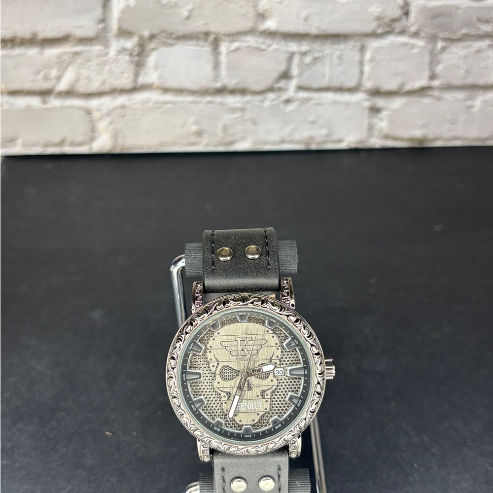 KSENRUI Men's Stylish Black and Silver Watch